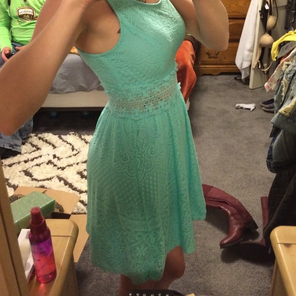 Dress - Picture 3 of 4