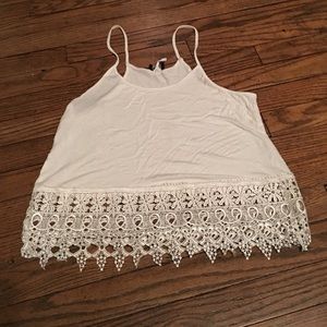 SOLD‼️ - Cute white crop top