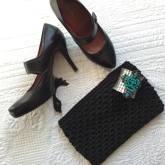 Black Woven Vintage Clutch - Picture 1 of 3