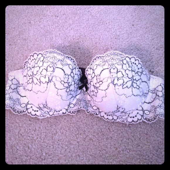 Beautiful lace VS 34B strapless bra