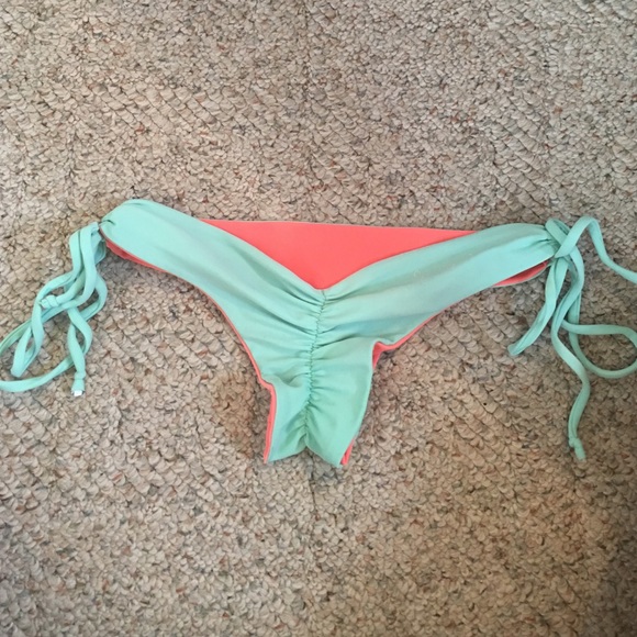 Reversible Soriya Cheeky bottoms 🌸