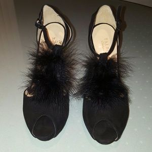 Suede evening shoes with feathers