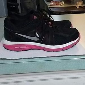 Nike dual fusiom shoes