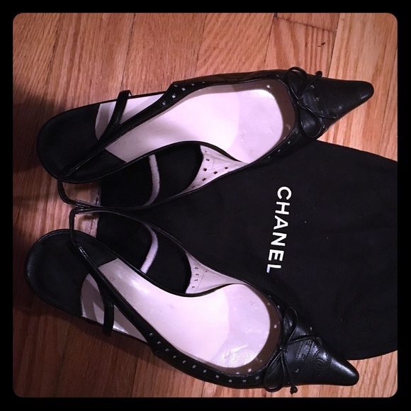 Authentic Chanel kitty heel slip on!