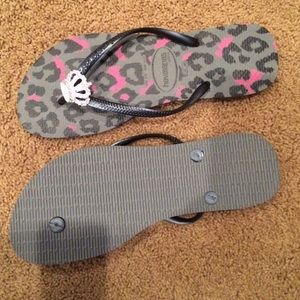 Haviana flip flops with bling crown size 7/8