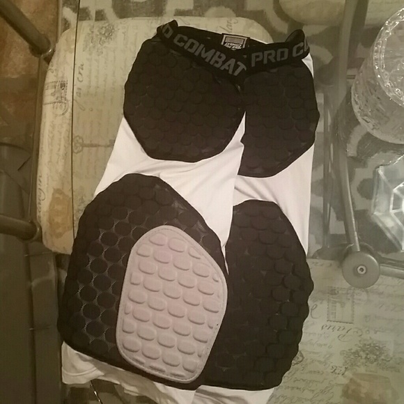 Nike Pro Combat Padded Compression Shorts - Picture 2 of 3