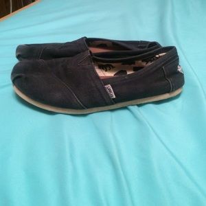 black toms