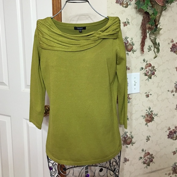 Green 3/4 sleeve sweater with unique neckline