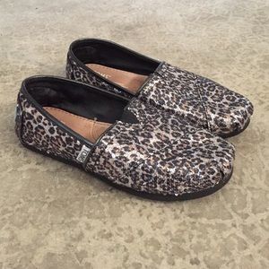 Leopard Print Sequined Toms