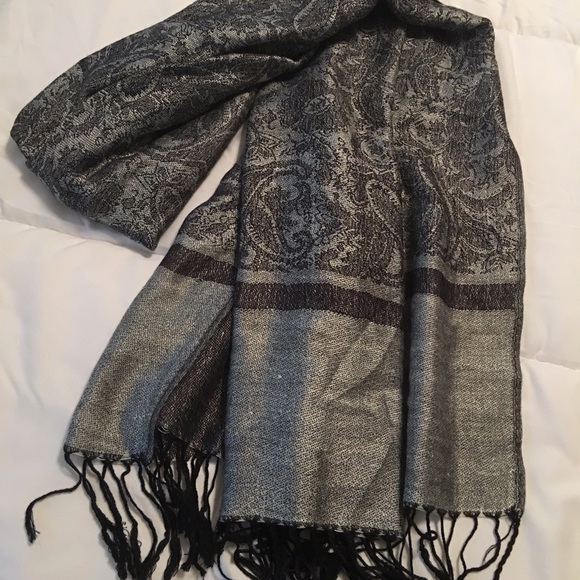 Black patterned pashmina!