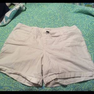 Plus size shorts-22 white