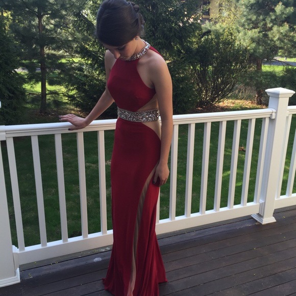 Gorgeous Mac Duggal prom dress