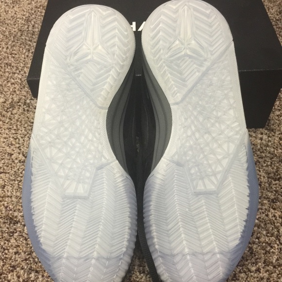 Brand New Authentic Nike Sneakers - Picture 2 of 4