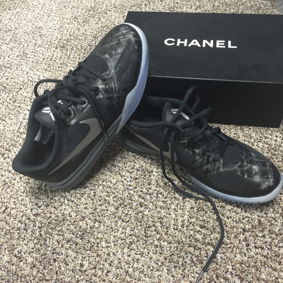 Brand New Authentic Nike Sneakers - Picture 3 of 4