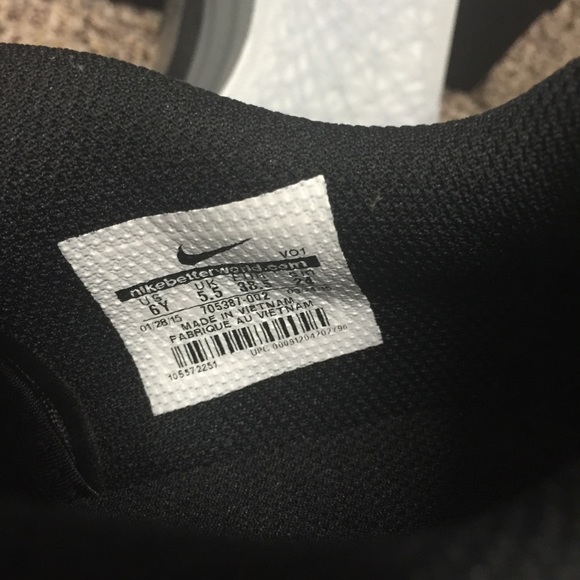 Brand New Authentic Nike Sneakers - Picture 4 of 4