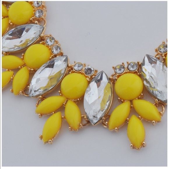 Yellow statement necklace - Picture 3 of 4