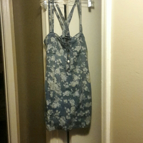 Super kute denim dress large but fits medium