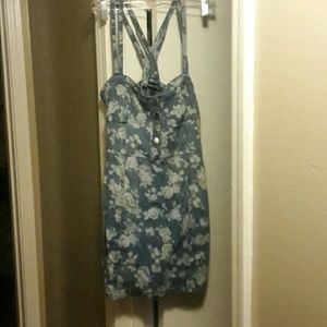 Super kute denim dress large but fits medium