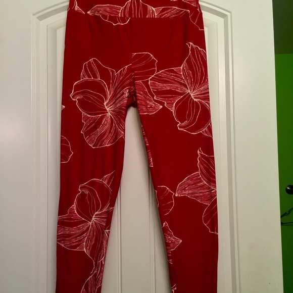 LulaRoe OS hibiscus red leggings