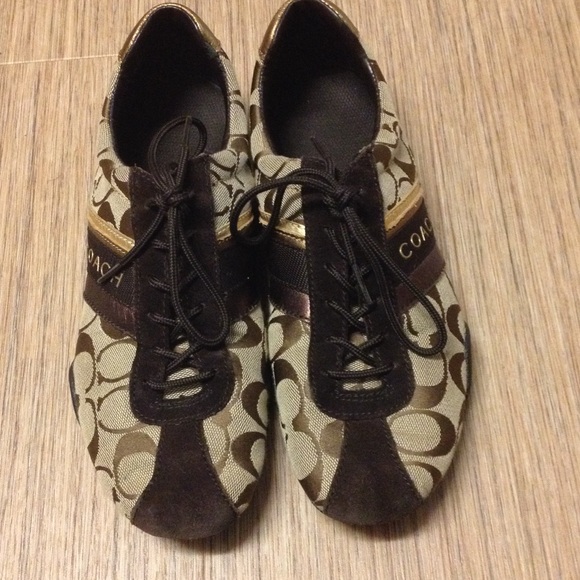 💯 Authentic Coach Shoes!! - Picture 2 of 4