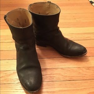 Frye Lindsey Plate black booties