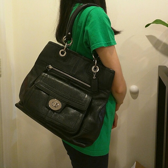 COACH Shoulder Black Leather Bag