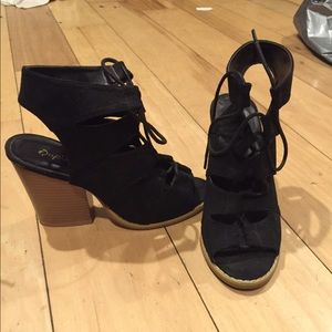 CUT OUT ANKLE BOOTS