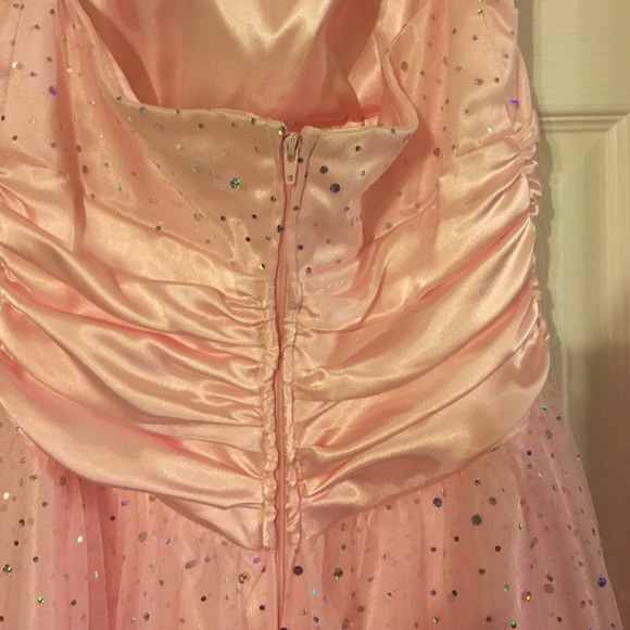 Elegant, formal dress - Picture 4 of 4