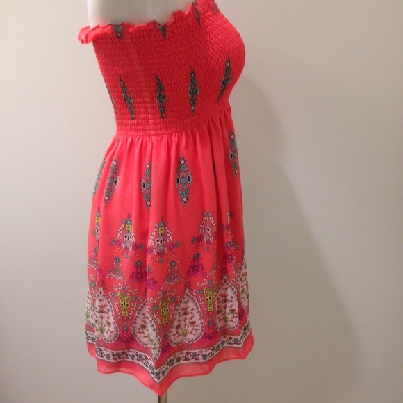 SIZE LARGE ONLY Strapless dress with elastic top. - Picture 3 of 4