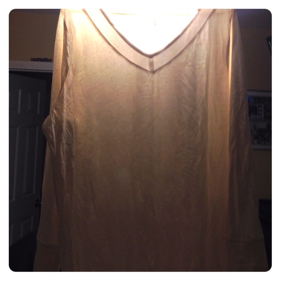 Long sleeve v neck shirt