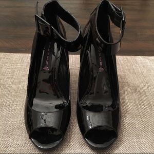 Great pair of Steven by Steve Madden heels!