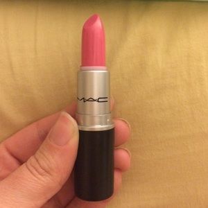 Mac lipstick in Milan mode