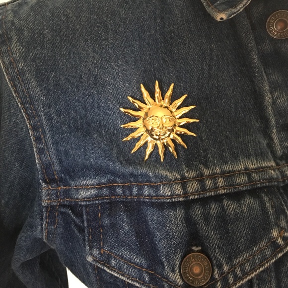 Vintage Jewelry - Sale 🍀 Celestial Smiling Sun Brooch VTG Gold Tone