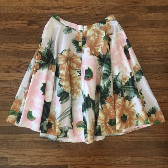 ✖️sold✖️ Topshop floral skirt - Picture 3 of 4