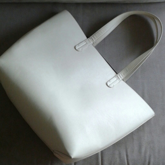 ⚡ Flash Sale⚡ Cream Shoulder Tote, NWT! - Picture 1 of 4