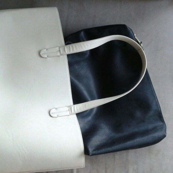 ⚡ Flash Sale⚡ Cream Shoulder Tote, NWT! - Picture 2 of 4