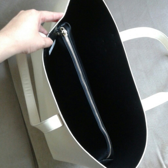 ⚡ Flash Sale⚡ Cream Shoulder Tote, NWT! - Picture 3 of 4