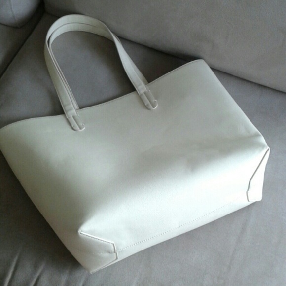 ⚡ Flash Sale⚡ Cream Shoulder Tote, NWT! - Picture 4 of 4
