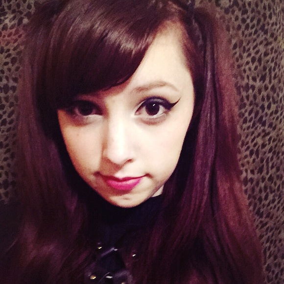 Meet your Posher, Alexis