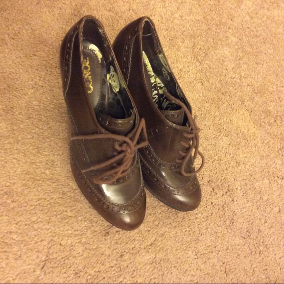 Bongo cute brown Oxford heels