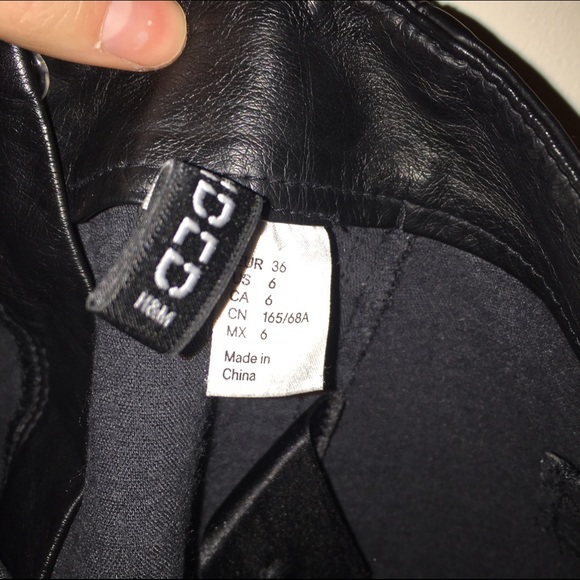 Go to leather mini skirt - Picture 3 of 3