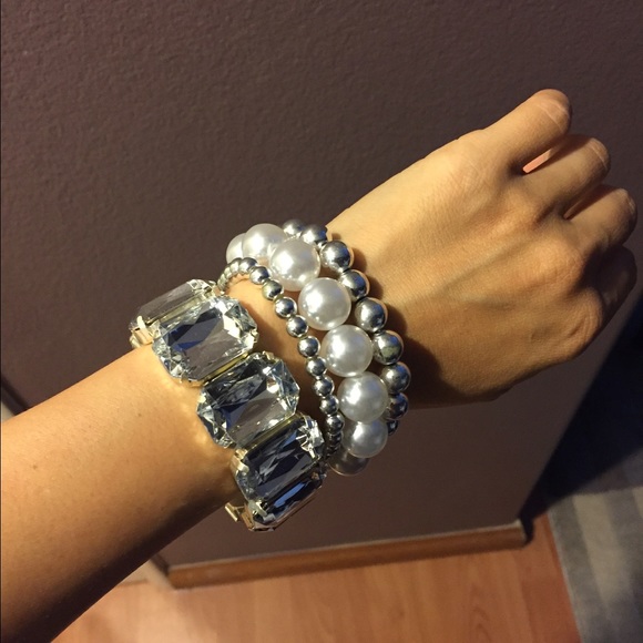 Set of 4 bracelets and necklace. Never used - Picture 3 of 3