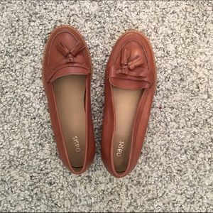 Oasis tan loafers with tassel
