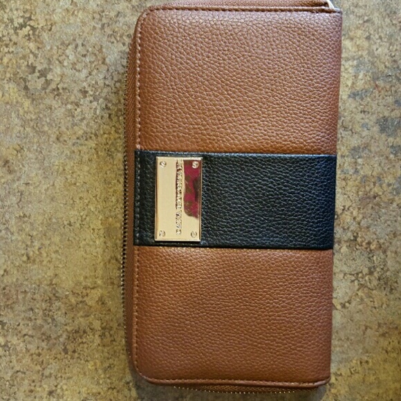 Dana Buchman wallet