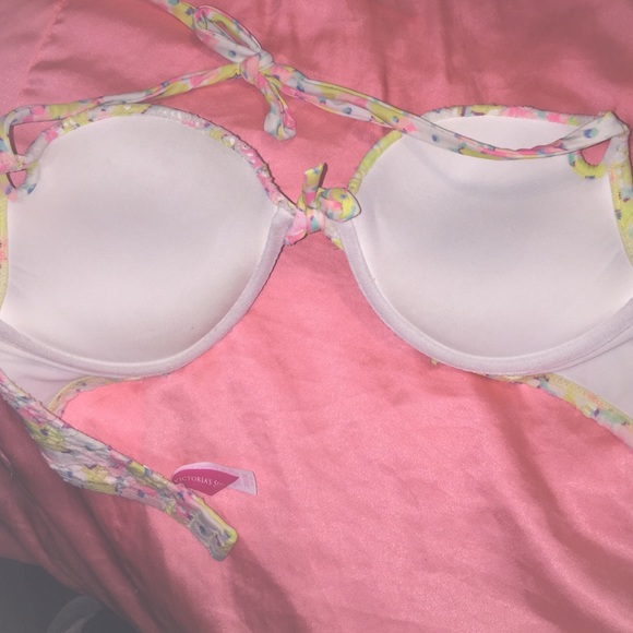VS SWIM TOP EXTRA PICS