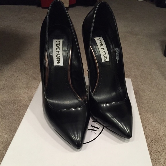 Steve Madden Black Leather Pointy Toe Pumps
