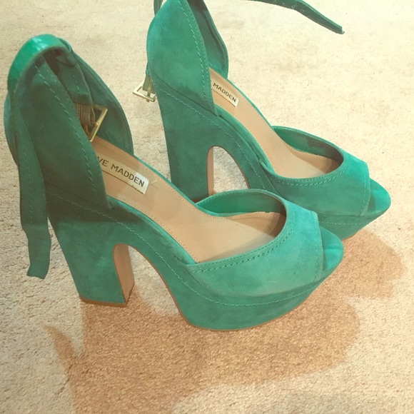 Steve Madden Shoes - Green Platform Steve Madden Peeptoe Heels
