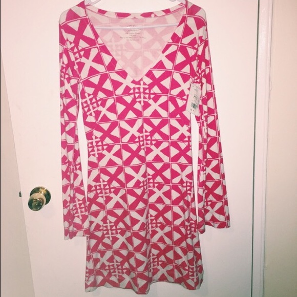 Pretty long sleeve pink and white dress🌺