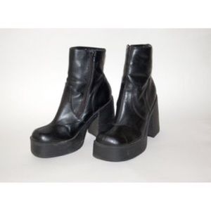 Chunky platform 90s boots