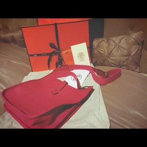 Evelyn Pm new and comes in complete package